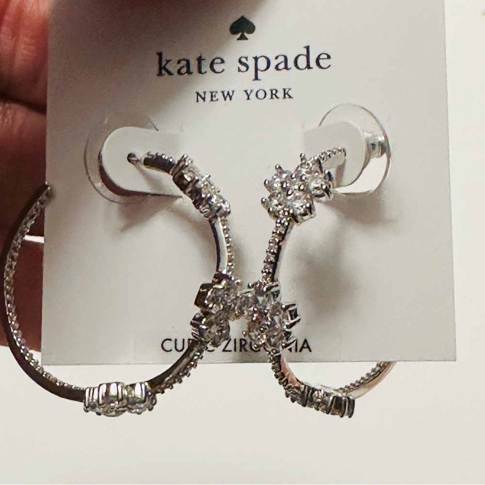 kate spade ♠️- “Gleaming Gardenia Flower Hoops” in Silver - Picture 6 of 10